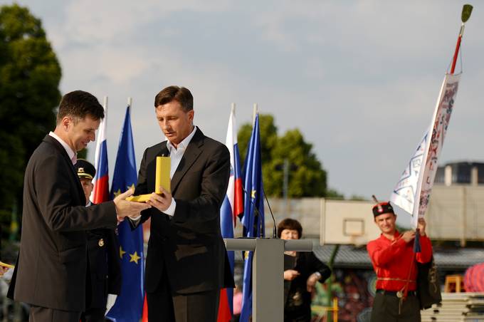 Predsednik republike Borut Pahor je z zlatim redom za zasluge odlikoval Športno društvo Narodni dom